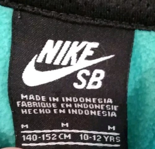 Youth Nike Hoodie Size Medium - Picture 2 of 3