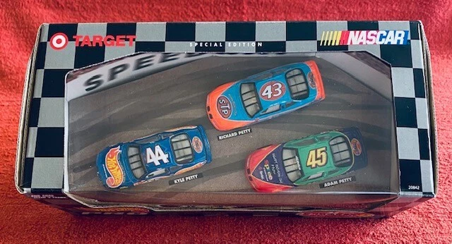 Petty Family 3-car set 1:64 Hot Wheels NASCAR diecast - Image 4 of 4