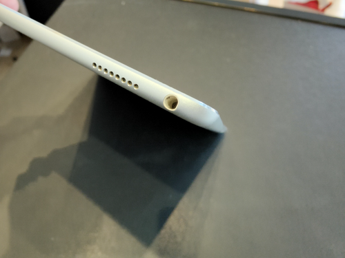 Apple iPad Pro 10.5 2017 - 64GB - Silver/White - A1701 Well-kept (Pressure Mark) - Picture 4 of 8