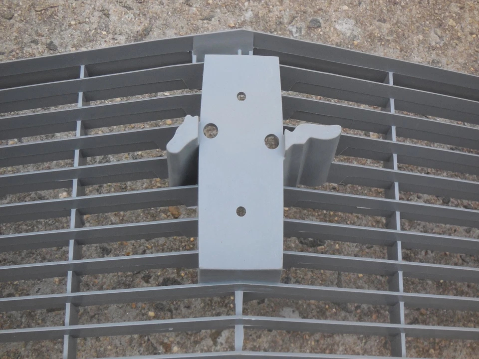 Parrilla Ford Mustang 1970 sin máquina estándar D0ZZ-8200-A nuevo de lote Foto 2 de 4