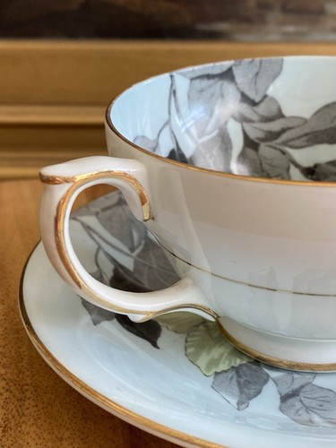 CLARENCE Bone China Floral TEA CUP & SAUCER Vintage England - Picture 5 of 14
