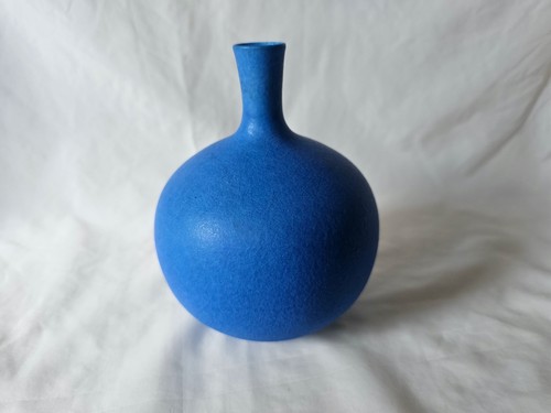 Gorgeous blue Delan Cookson vivid blue studio pottery vase - Picture 13 of 13