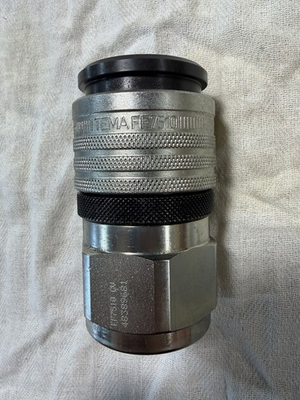 #ad Parker FF7510 CV Quick Coupler Socket 3 4 in Female Thread Steel $110.00