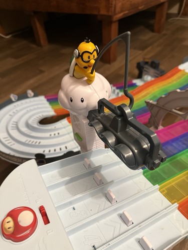 Hot Wheels Mario Kart Rainbow Road Raceway Set mit 4 Autos im Maßstab 1:64 - komplett - Bild 7 von 11