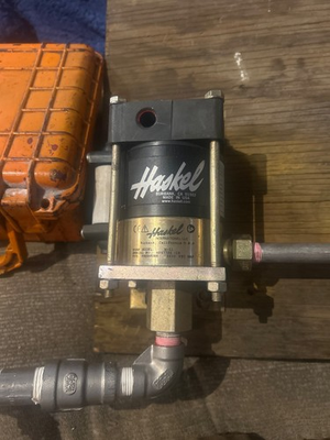 #ad 1 3 HP AIR DRIVEN LIQUID PUMP 21:1 2600 PSI MAXIMUM WORKING PRESSURE $200.00