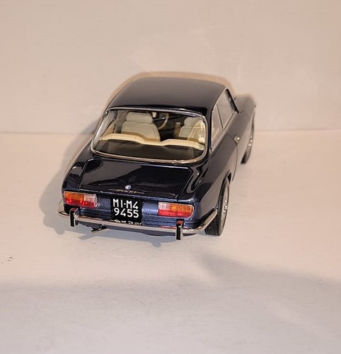 Norev 187915 | Alfa Romeo 2000 GTV | 1973 | blaumetallic | 1:18 - Bild 5 von 7