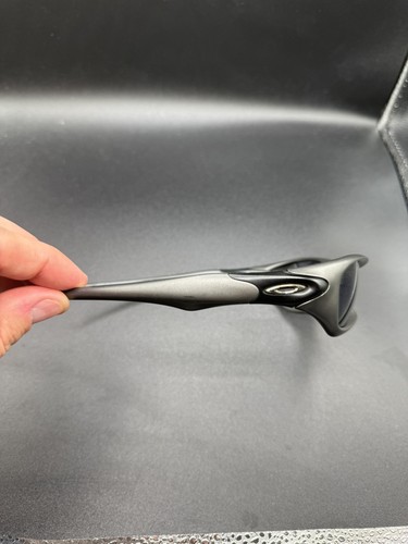 Oakley Valve gris oscuro con lentes grises 03-880 - Imagen 7 de 10