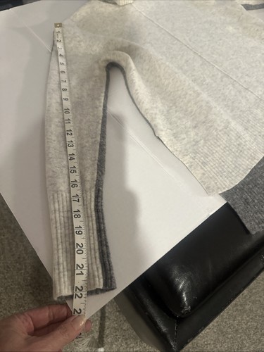 Suéter ATHLETA Merino Mezcla Lana Gris/Marfil ColorBlock Capucha Cuello Pequeño Usado en Excelente Condición-Como Nuevo - Imagen 19 de 20