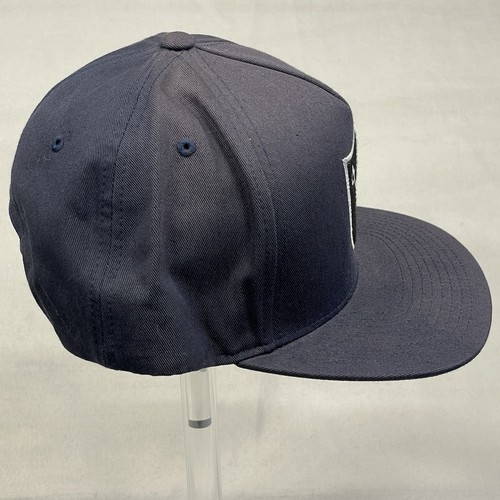 Gorra trasera a presión azul marino Release The Hundreds Shield 2014  - Imagen 2 de 5