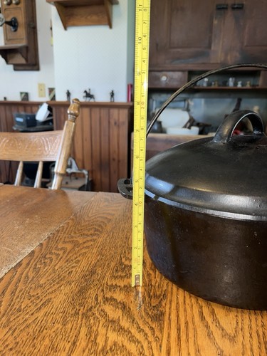 Vintage Unmarked Wagner Ware Cast Iron #8 Dutch Oven - Picture 12 of 13