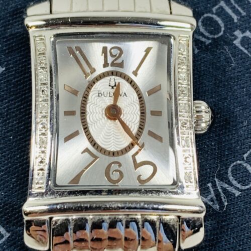Bulova Damen Quarz Diamant Akzent Quadratisches Etui Arabische Ziffern 18 mm Uhr 96R48 - Bild 3 von 10