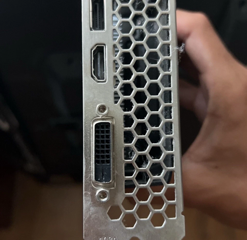 Tarjeta de gráficos/vídeo PNY GeForce GTX 1050 Ti 4 GB - Probada Foto 2 de 2