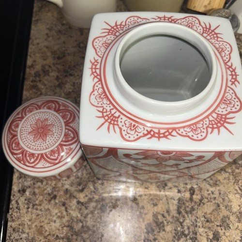 Chinese Vintage Iron Red on White Floral porcelain chinese Tea Caddy, Jar 9” - Picture 8 of 10