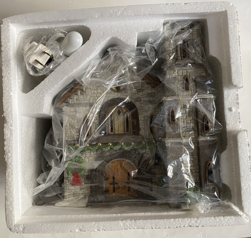 Dept 56 Dickens Village "Whittlesbourne Church" #58211 NIB - Picture 4 of 6