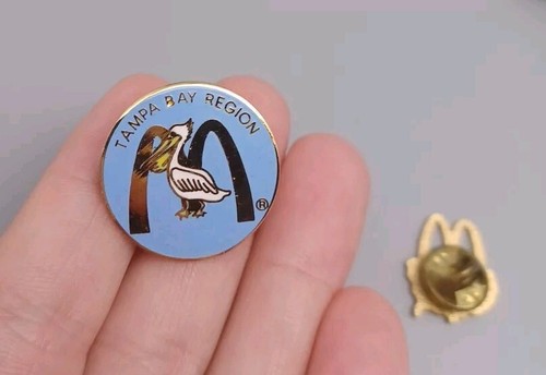Pin de solapa McDonald's Arch Deluxe Tampa Bay Florida y EE. UU. - Imagen 5 de 6