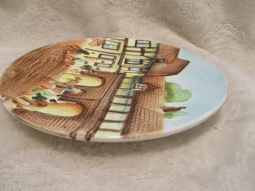 Collectible Plate~Features Tudor Style Home~Cow~Horses~People~JAPAN - Imagen 4 de 8