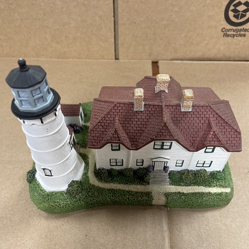 Harbour Lights Lighthouses Chatham Mass. #172 Lady Lightkeepers 2526/9500 - Picture 2 of 16