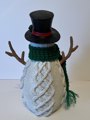 Adorable Knitted Look Resin Snowman With Scarf 11 1/2” Tall X 8” Wide - Picture 3 of 4