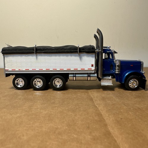 1/64 Custom Grain Truck - Picture 6 of 9