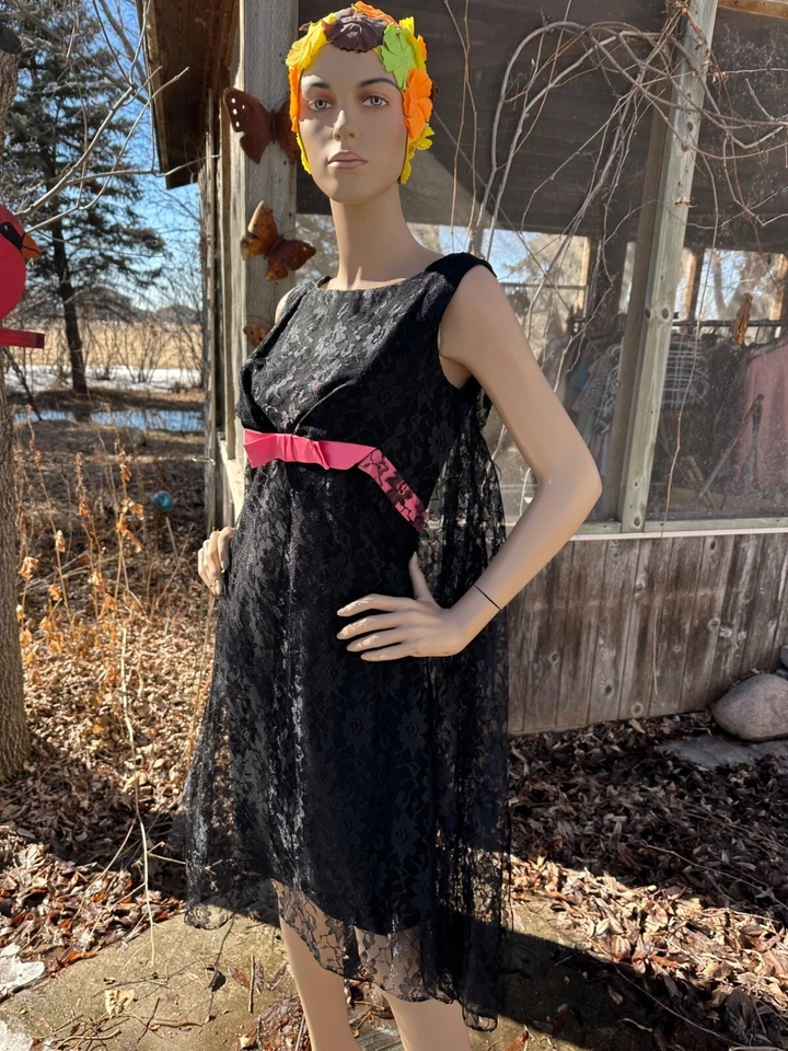 Mini Vestido de Cóctel Beau Time Años 60 De Colección Negro Encaje LO ÚLTIMO Rosa Lazo Imperio Cintura Capa Foto 3 de 4