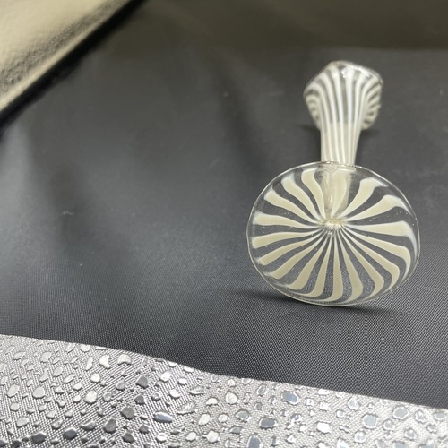 Mini vaso bianco e trasparente a righe in vetro soffiato - Foto 2 di 3