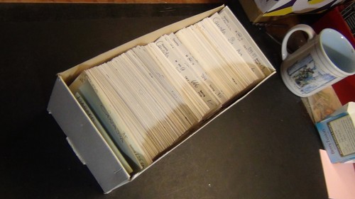 Stampsweis Canada stamp collection in 102 size box est many 100s stamps