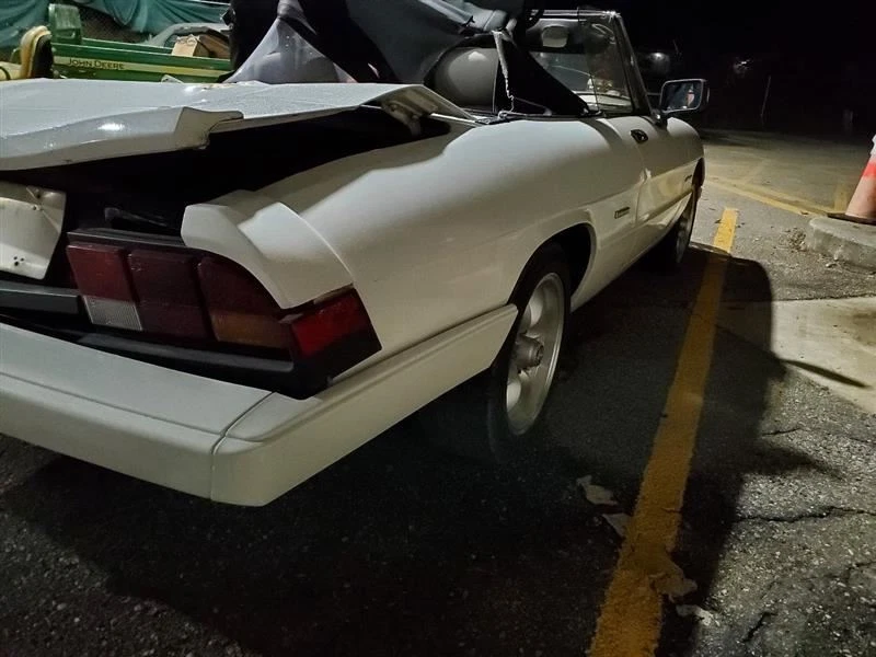 Parachoques trasero blanco convertible con laterales OEM 86 90 Alfa-Romeo Spider Veloce Foto 2 de 4