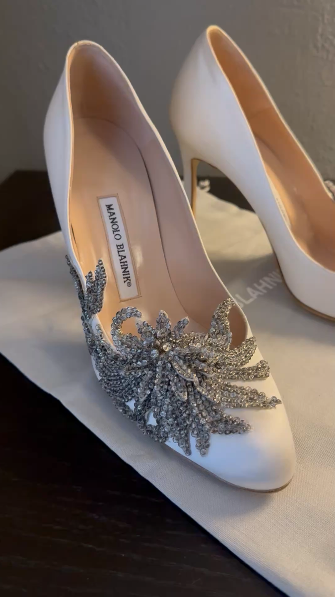 Manolo Blahnik Swan embellished pumps size 40