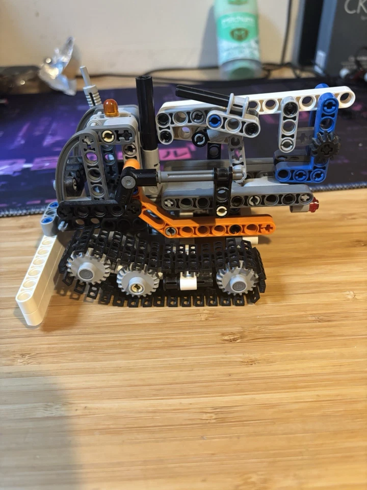 LEGO Technic 42032 Compact Tracked Loader, photo 2 of 2
