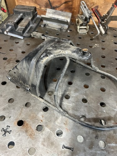 87 HONDA SUPER MAGNA VF700 VF700C REAR FENDER SUPPORT BRACKET - Picture 2 of 5