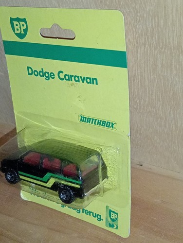 Matchbox Superfast / MB 128 - Dodge Caravan - Black - BP Theme Stripes - Picture 3 of 7