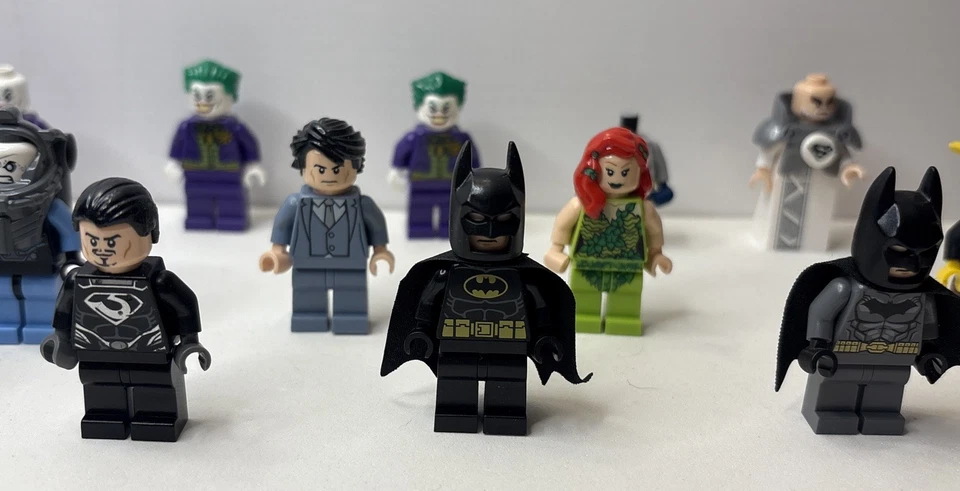 Lote de 15 minifiguras temáticas de Batman LEGO Foto 3 de 4