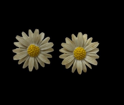 Pendientes Clip Celuloide Flor Margarita Blanca SARAH COVENTRY Firmados De Colección