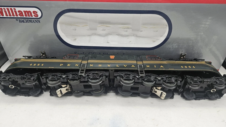 WILLIAMS by BACHMANN 41806 PENNSYLVANIA O SCALE GREEN 5-STRIPE GG-1 LOCOMOTIVE - Image 4 of 4