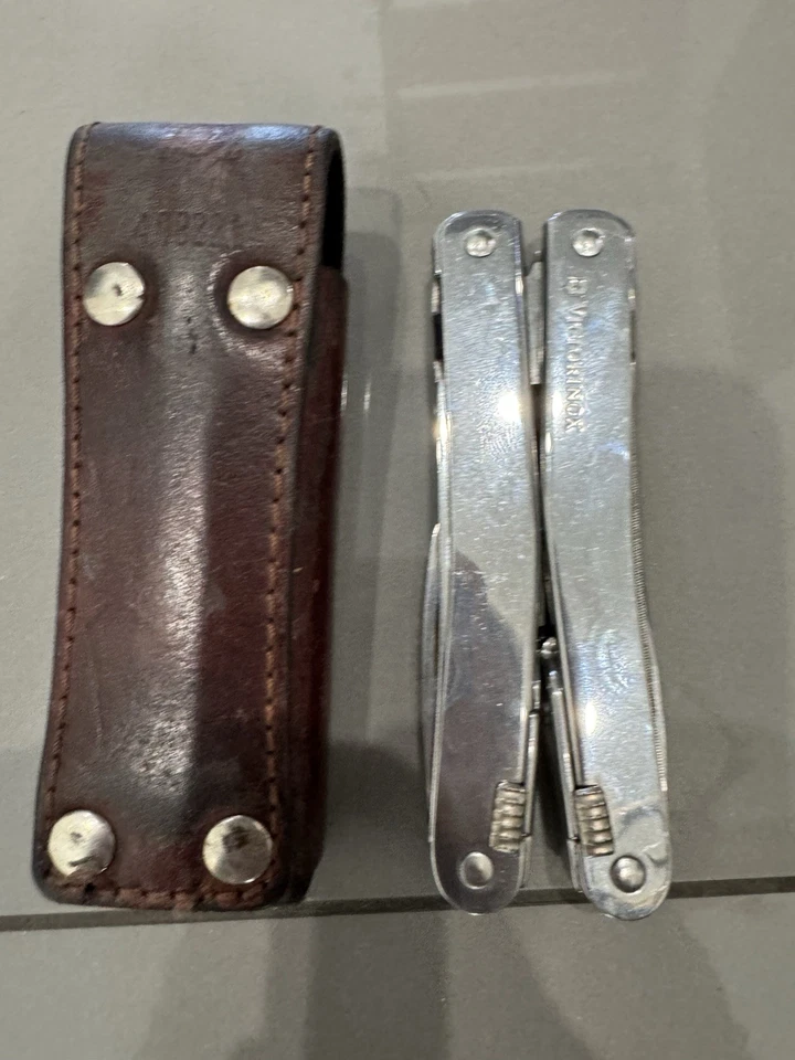Винтажный швейцарский инструмент Victorinox с оригинальными ножнами - Изображение 2 из 4