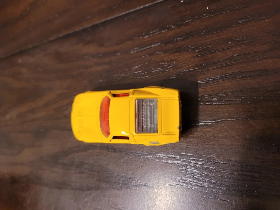 Vintage 1967 Matchbox Lesney No.33 1/64 Yellow, Red Lamborghini Miura - Image 4 of 4