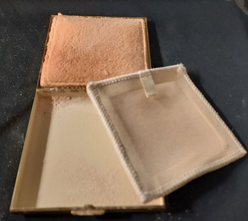 Pre-1953 J.V. Pilcher Goldtone Compact w/ Mirror & Puff - Louisville, Kentucky  - Picture 6 of 8