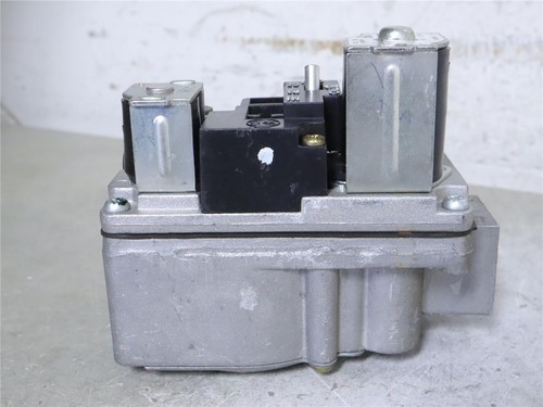 White Rodgers 36E22 209 HVAC Furnace Gas Valve C341004P01 - Picture 2 of 5