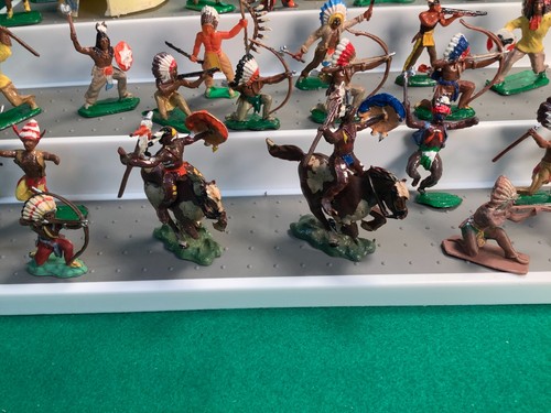 VINTAGE PLASTIC INDIAN FIGURE LOT MADE IN HONG KONG - Picture 8 of 10