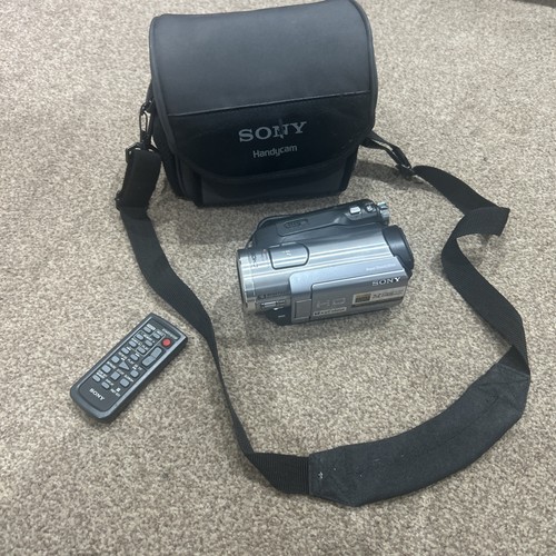 Sony Handycam HDR-HC7 MiniDV HDV 1080i Camcorder with Case & Remote  - Picture 1 of 15