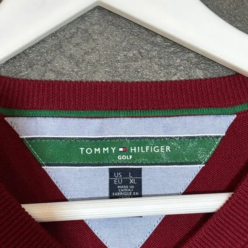 Tommy Hilfiger Men’s Knit Vest Burgundy XL thumbnail 3
