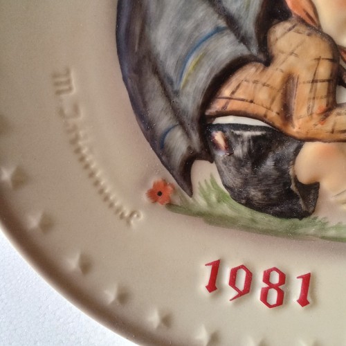 Hummel 1981 11th Annual Collector Plate "Umbrella Boy" 7.5" in Original Box - Picture 3 of 10