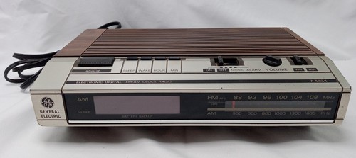 Vintage General Electric GE Digital Alarm Clock Radio Snooze Model 7-4634A 