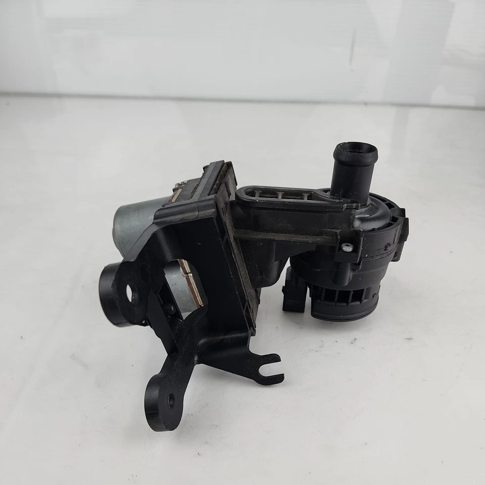 Bomba de válvula de circulación de válvula de calefacción para AUDI A6 S6 2007 2008 2009 0392023007 Foto 3 de 4