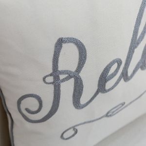 2er Pack Relax Baumwolle Überwurf Kissenbezüge Beige & Grau Stickerei 18 x 18 Neu - Bild 8 von 9