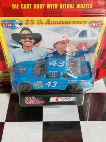 NASCAR RACING CHAMPIONS 1996 EDITION BOBBY HAMILTON #43 1/64 STOCK CAR - Picture 2 of 3
