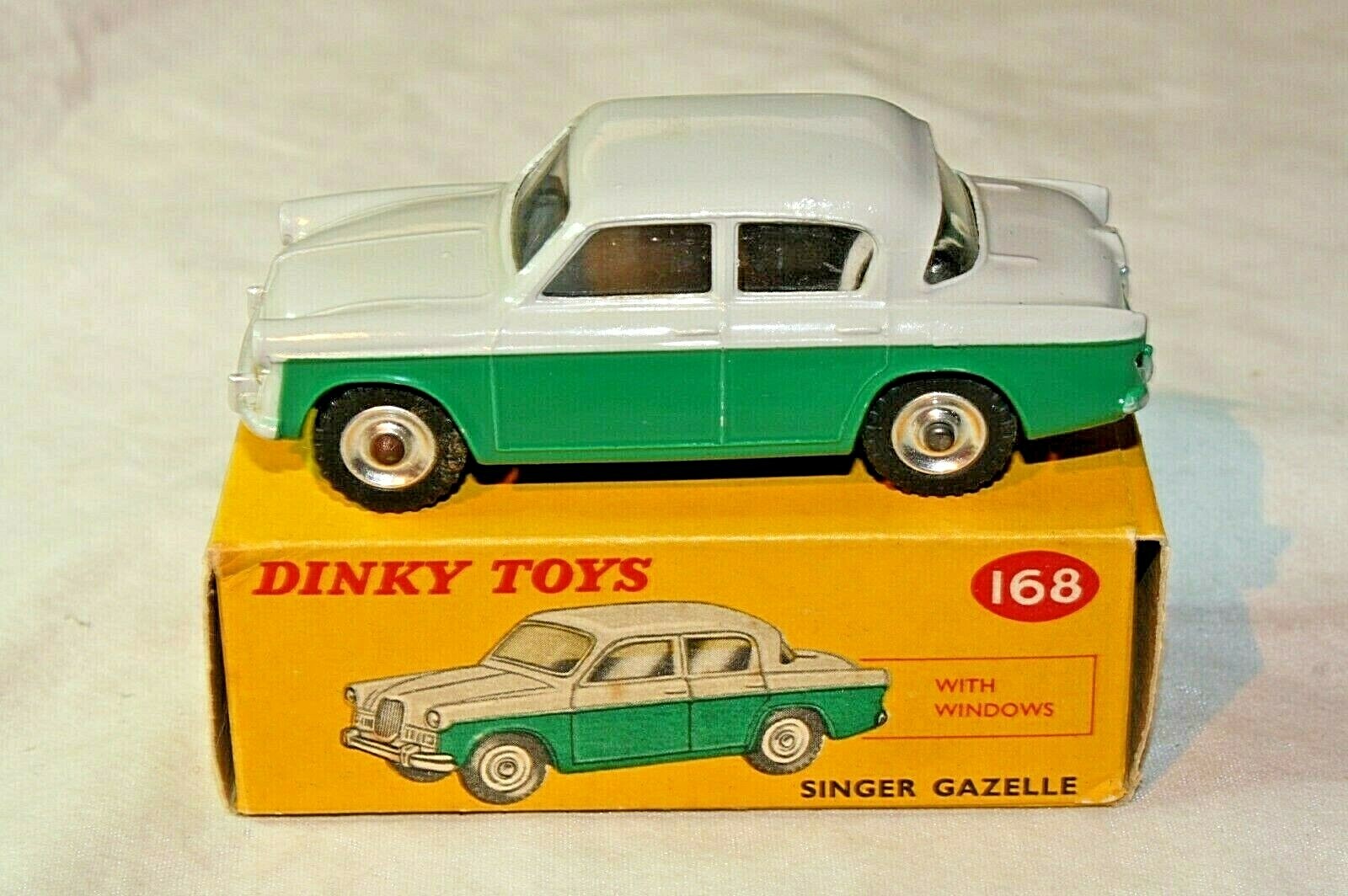 Dinky 168 Singer Gazelle, Near Mint Condition in Uitstekende originele doos Dinky 168 Singer Gazelle, Near Mint Condition in Uitstekende originele doos