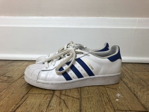 adidas shoes with blue stripes