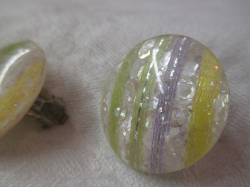 Vintage resin clip on Earrings green yellow white stripes - Picture 2 of 3