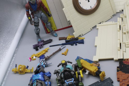Lote de figuras Fortnite con accesorios - Imagen 6 de 17